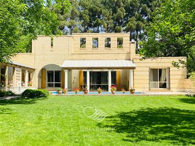 فروش باغ ویلای فوق العاده زیبا در قلب محمدشهر کرج 