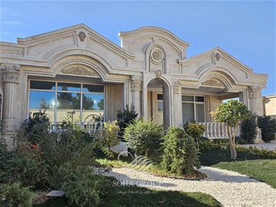 400 متر باغ ویلای  کلاسیک ، 80 متر ویلا 1 خواب ، استخر 4 فصل سرپوشیده ، داخل شهرک ویلایی ، باربیکیو ، سند تک برگ واقع در مهرچین