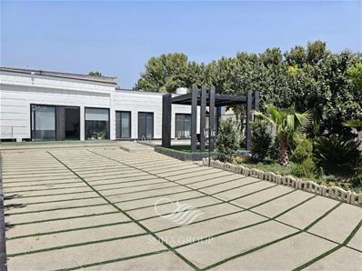 500 متر باغ‌ویلای نقلی ، 140 متر ویلای مدرن 2 خواب ، استخر 4 فصل ، آلاچیق و باربیکیو ، داخل شهرک‌ویلایی ، سند تک‌برگ و عدم خلاف شهرداری واقع در منطقه شهریار