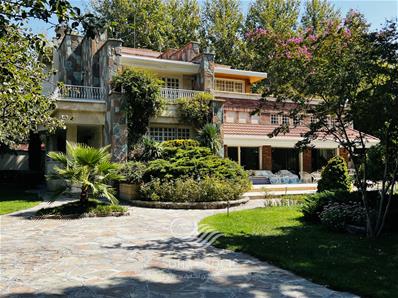 2200 متر باغ‌ویلای فوق‌العاده زیبا و دیدنی ، 400 متر ویلای دوبلکس 4 خواب ، انشعابات قانونی ، استخر 4 فصل ، آلاچیق ، تراس با ویوی دیدنی ، سند شش دانگ و پایان کار از شهرداری در شهرک الهیه محمدشهر